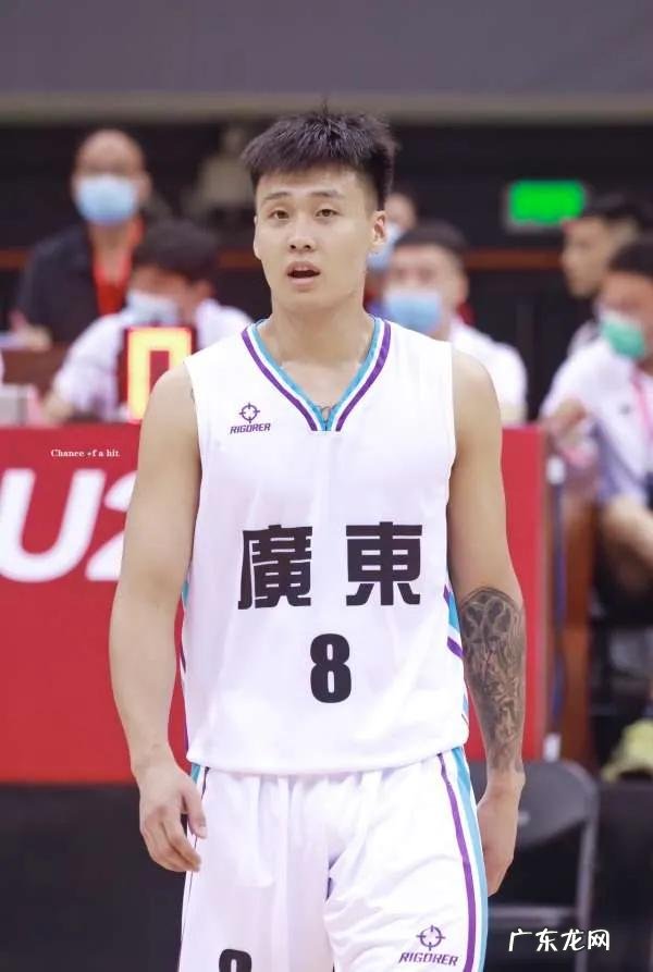 赵睿为什么穿8号球衣向朱芳雨炫耀？