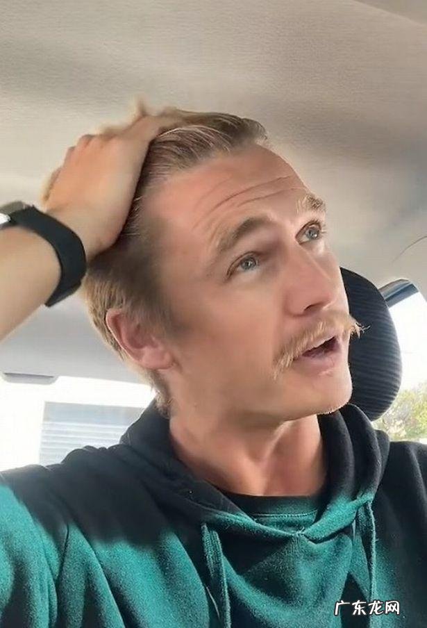 男性洗头掉发 外国男子为了少掉发用什么洗头