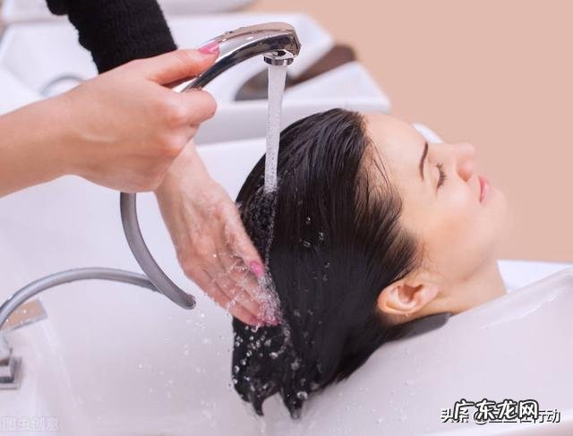 长期清水洗头能长头发吗 连续几天洗头不用洗发水会长头发