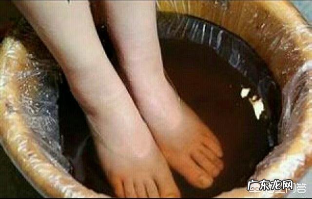 产后坐月子期间可以泡脚吗?有什么需要注意的? 坐月子期间适合泡脚吗