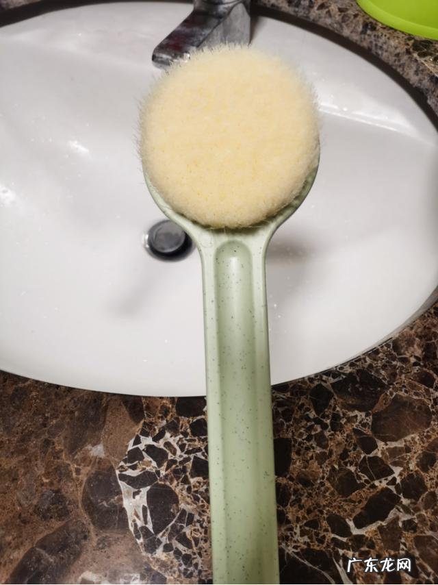 15岁的女孩可以用一些美白或者淡斑的产品吗？