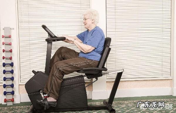 在有氧运动中，动感单车和跑步的减脂效果哪个更好？为什么？