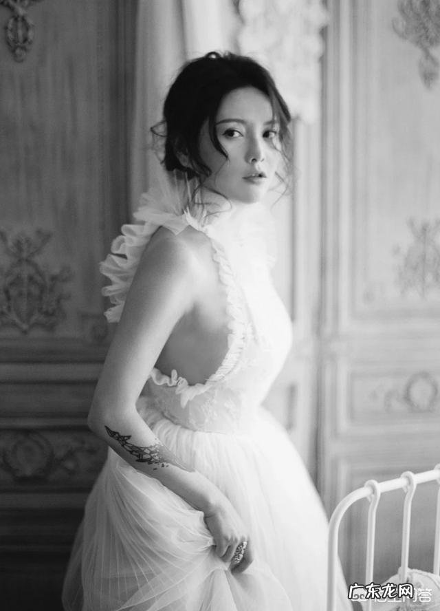 胸小的女生怎么拍照片好看? 女生的相片怎么拍好看