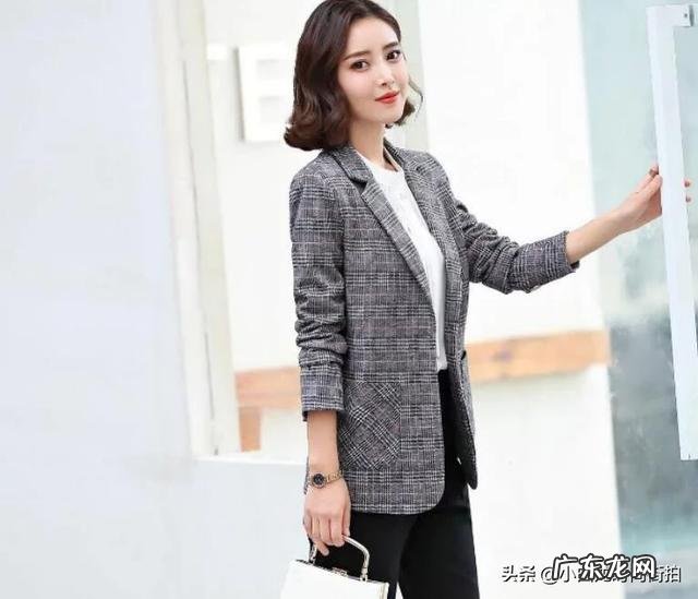 夏天,公司要求穿正装的,女士的该怎么穿?