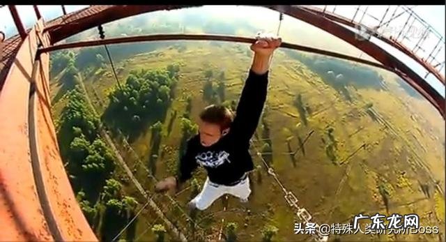 单手引体向上是什么样的身体素质，一万个人中有几个人做得到？