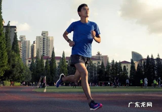 睌饭不吃一个月能瘦多少斤?