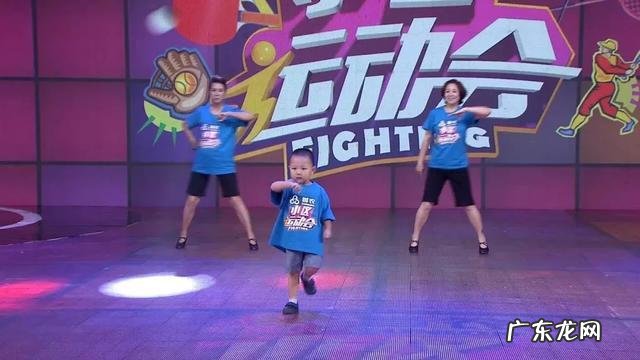 跳广场舞小睿睿小俊豪哪个跳的最好?