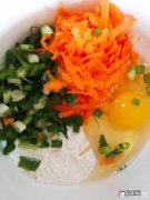 家用早餐葱花鸡蛋饼怎样做才能好吃？