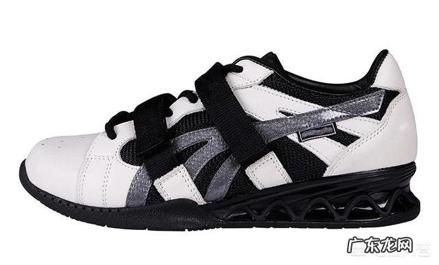 去健身要必备哪些运动装备？