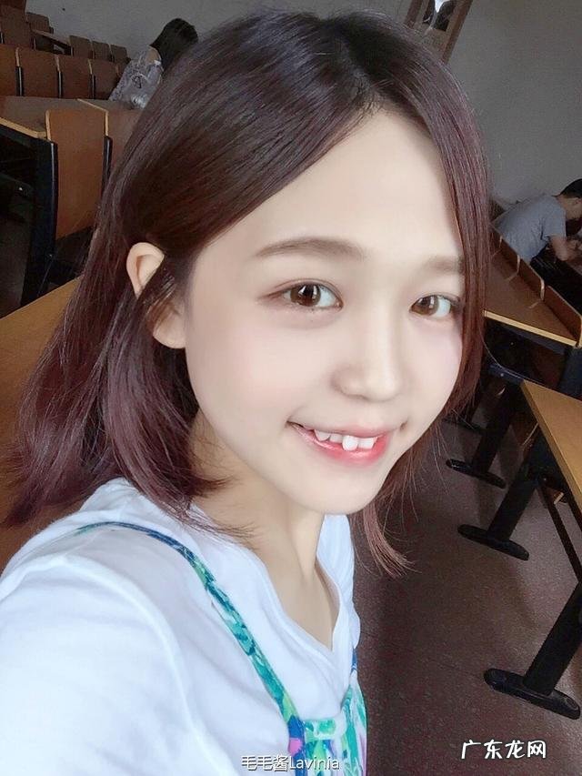 张嘉倪清早起床后,身上的睡衣亮了,有谁注意到买超的眼神了吗?