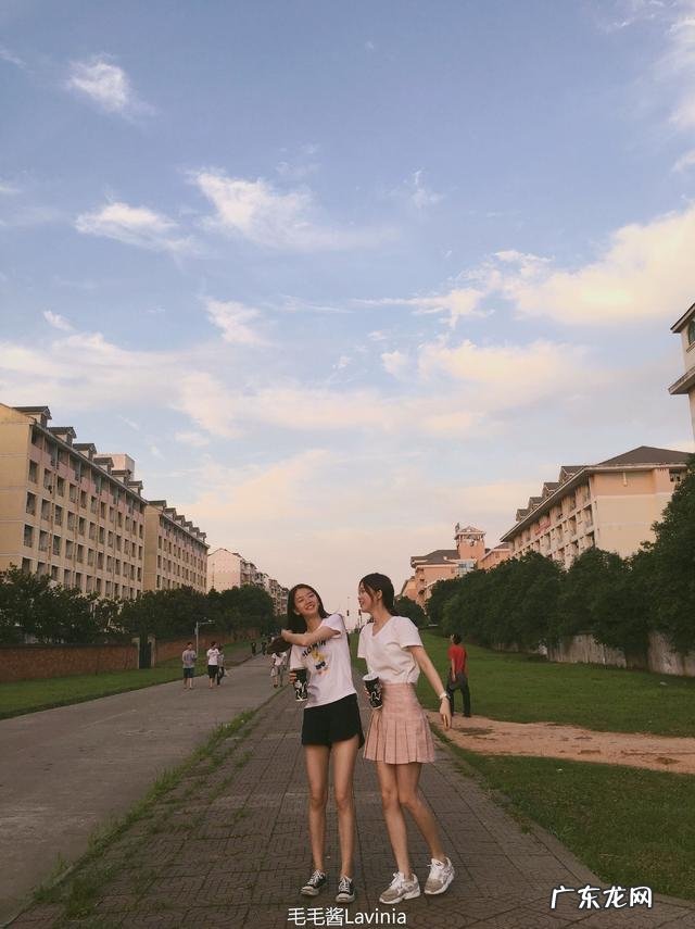 张嘉倪清早起床后,身上的睡衣亮了,有谁注意到买超的眼神了吗?