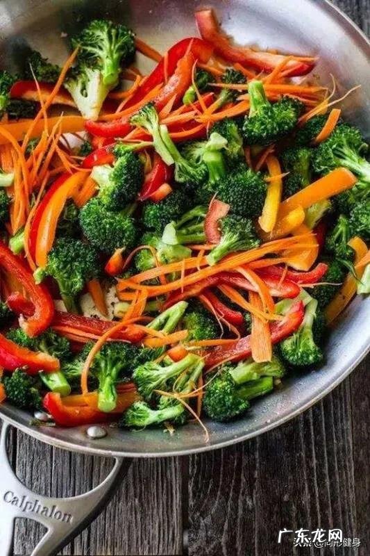 增肌主要需要补充一些什么样的营养？为什么感觉脂肪增的比较多？