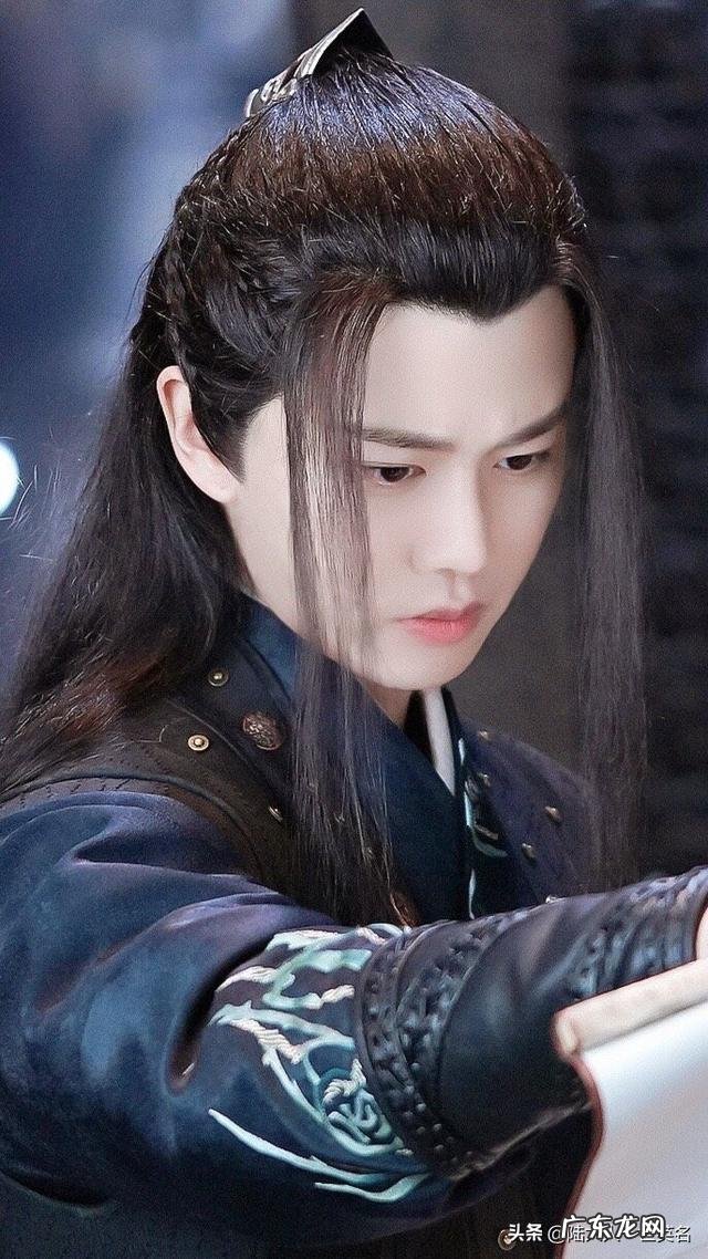 能不能以专业的角度来论证任嘉伦没有整容?