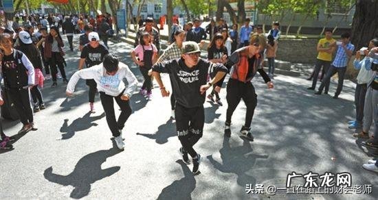 大学生们星期六星期天都在干嘛？