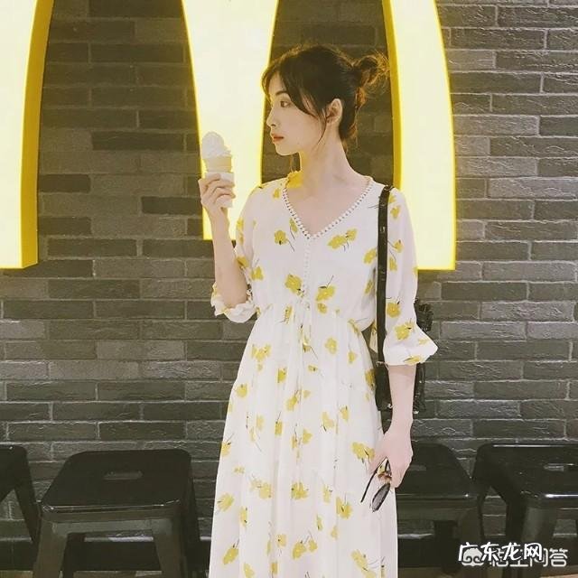 有哪些清新脱俗的、适合上班穿的夏日穿搭?