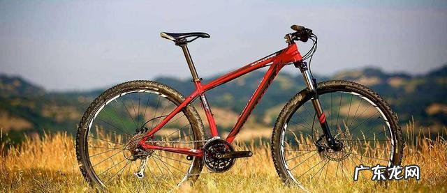 骑山地车和旅行自行车什么区别,那个健身好?