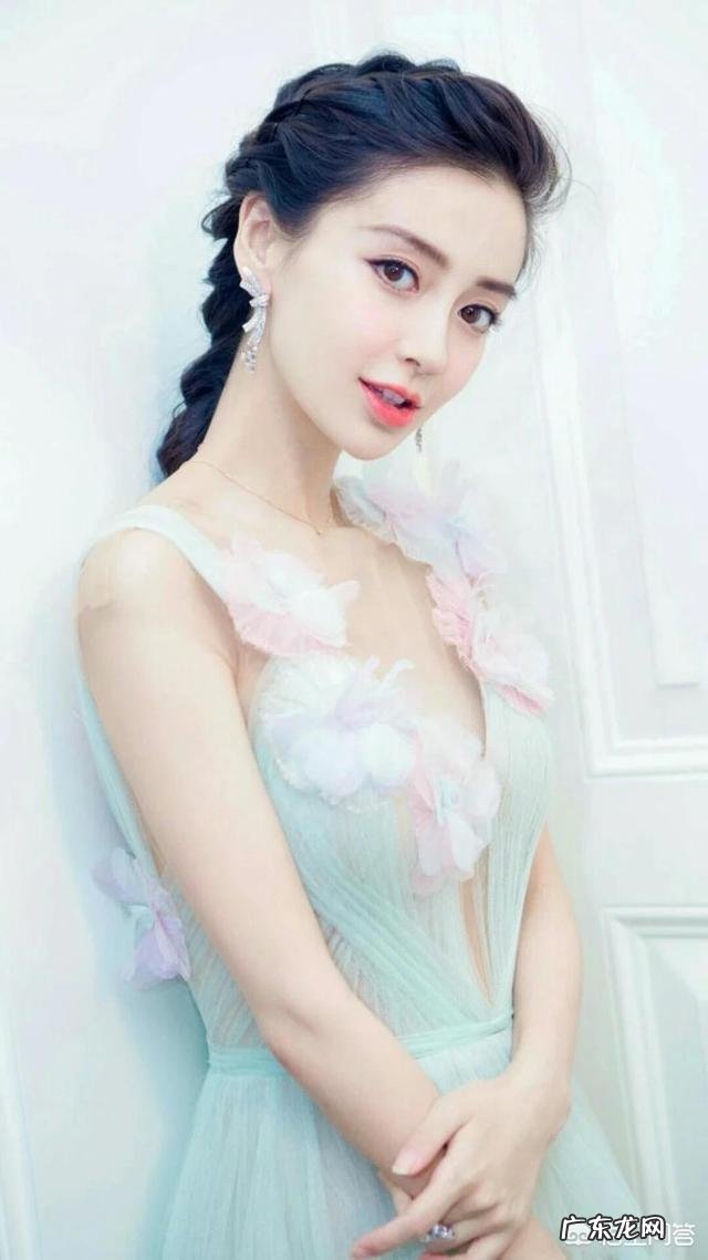 杨颖瘦到快成纸片人了,试问,有的明星为什么瘦身那么容易?