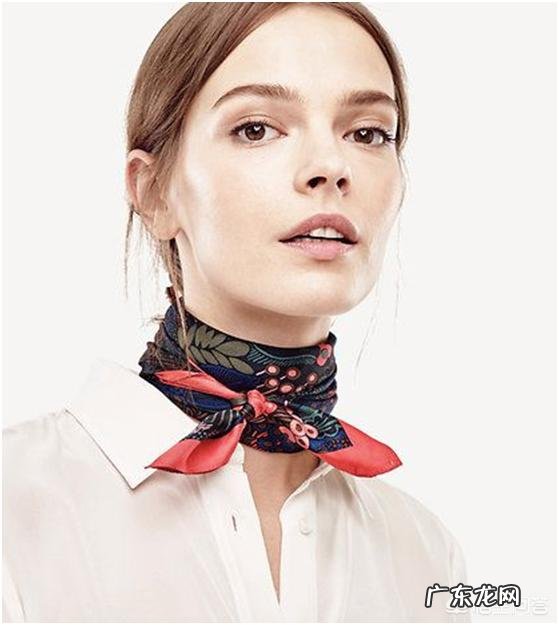 怎样挑选出一条适合自己又出彩的丝巾呢?