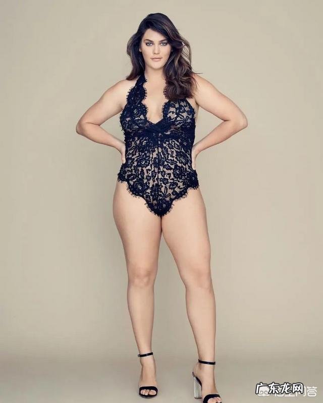 怎样挑选出一条适合自己又出彩的丝巾呢?