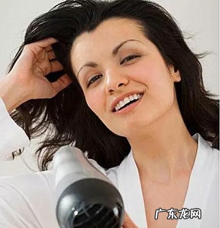 天天洗头发要用洗发水吗 长期洗头不用洗发水头发会变好吗