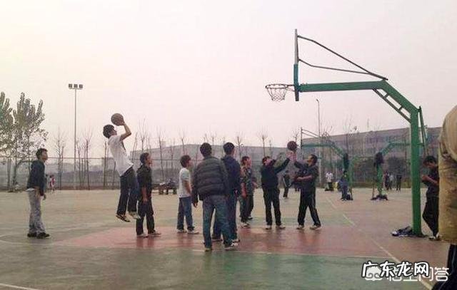 打篮球能减肥吗？为什么野球场上，有一半是灵活的胖子？