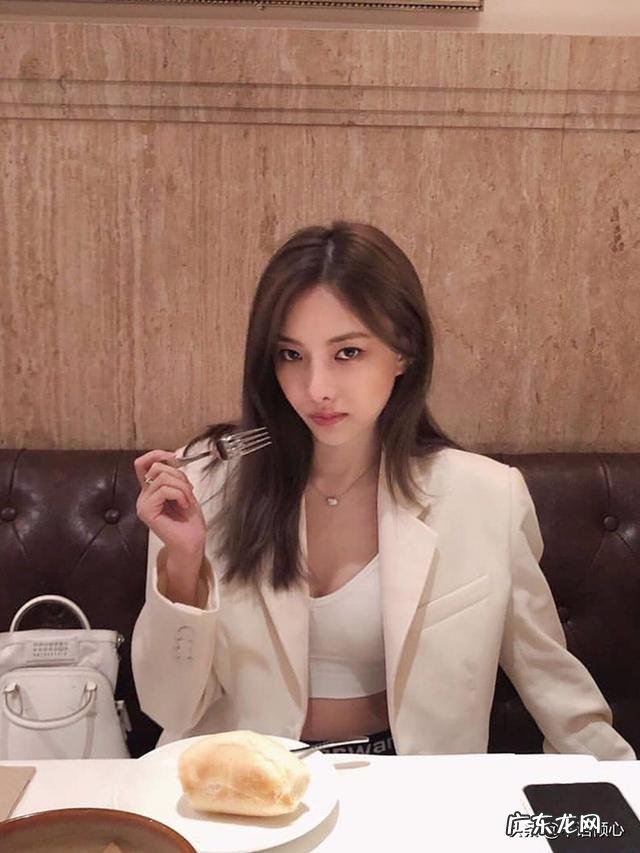 女人老是发自已的照片暗示什么?什么心理?