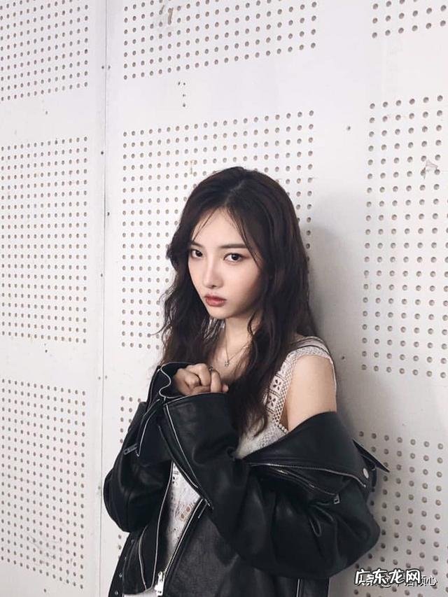 女人老是发自已的照片暗示什么?什么心理?