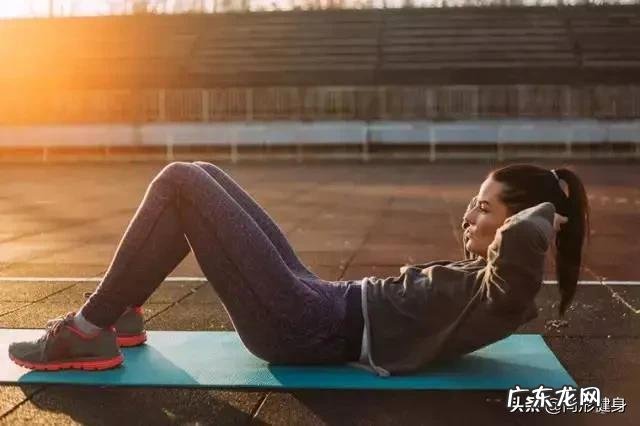 卷腹运动如何做才能避免损伤腰椎?