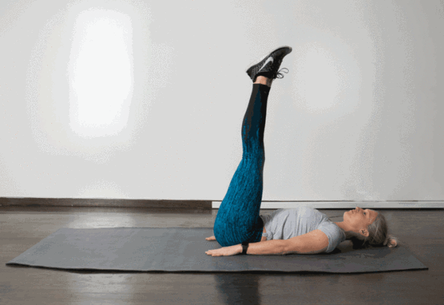 卷腹运动如何做才能避免损伤腰椎?