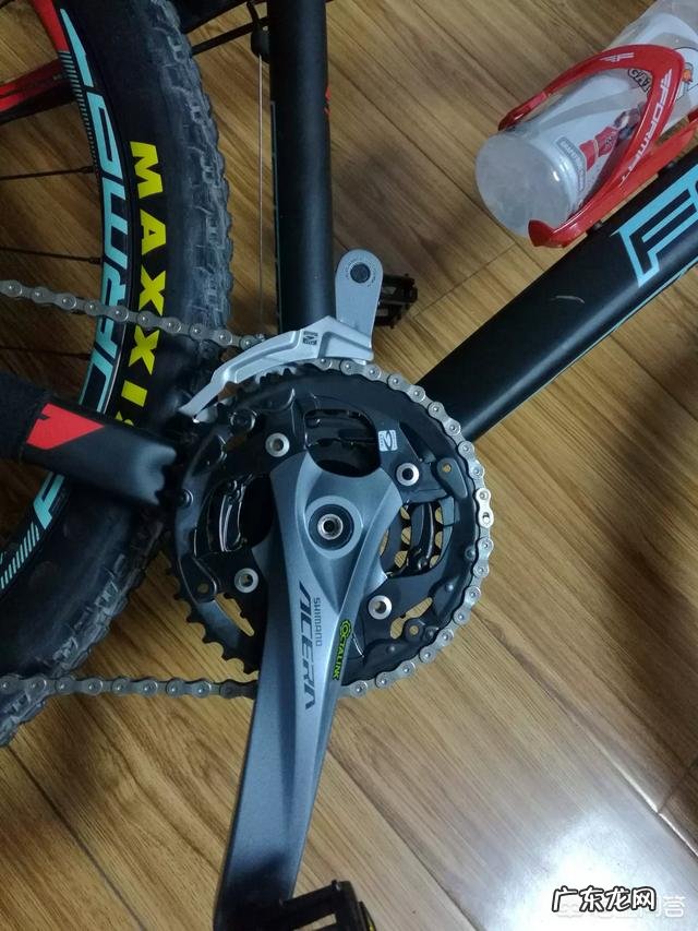 北京女生骑车上学,该选公路车还是山地车?