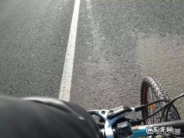 北京女生骑车上学,该选公路车还是山地车?