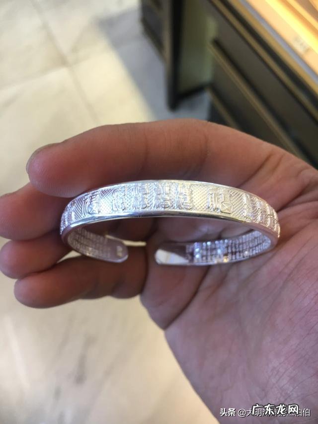 170男士戴多少克银手镯合适?如何挑选?
