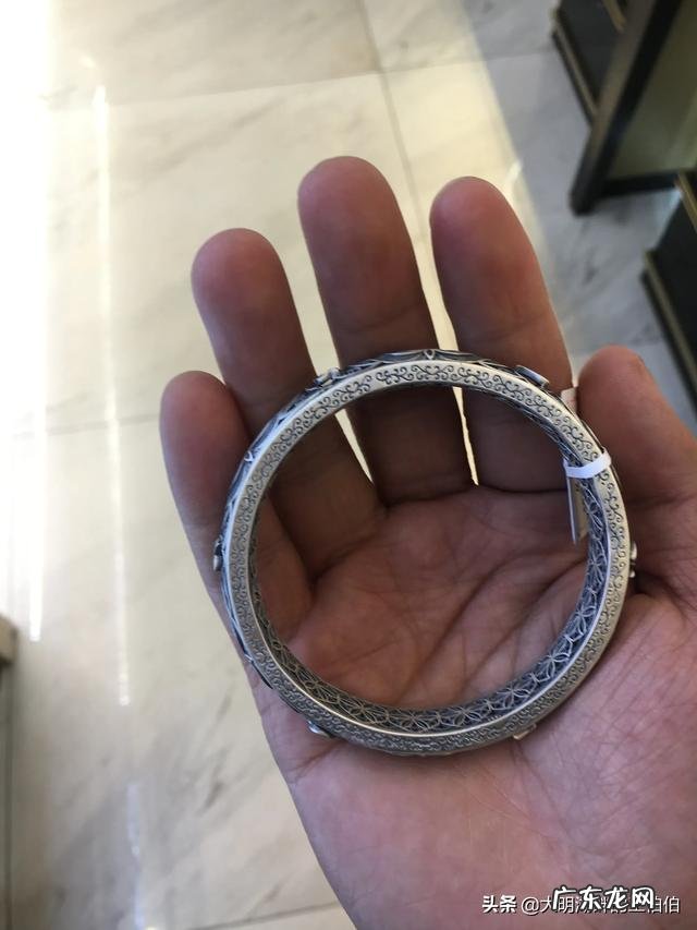 170男士戴多少克银手镯合适?如何挑选?