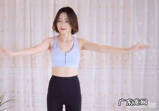 女孩子大臂上的脂肪应该怎么减?