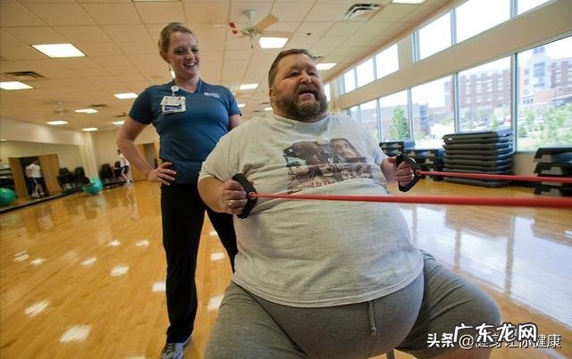 对于大重量体重的减脂者,膝盖受伤了,该怎么护理?