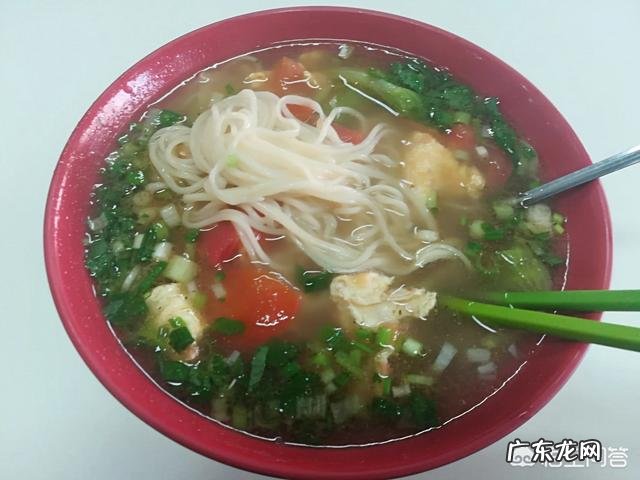 想在学校食堂承包一个档口做沙县小吃，投资大约十万，可行吗