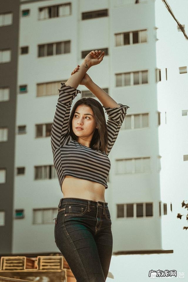 拍摄人像模特时选择哪些背景能让模特显瘦?