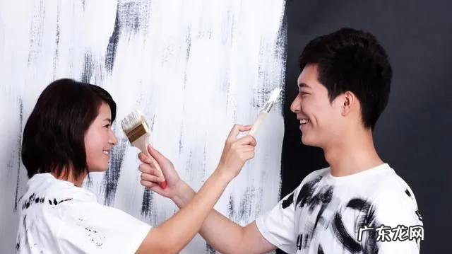 丈母娘帮带孩子，要求每个月付工资，该不该付？为什么？