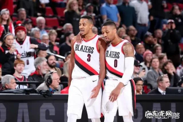 开拓者的中锋努尔基奇怎么恢复的那么快，都能下地走路了？