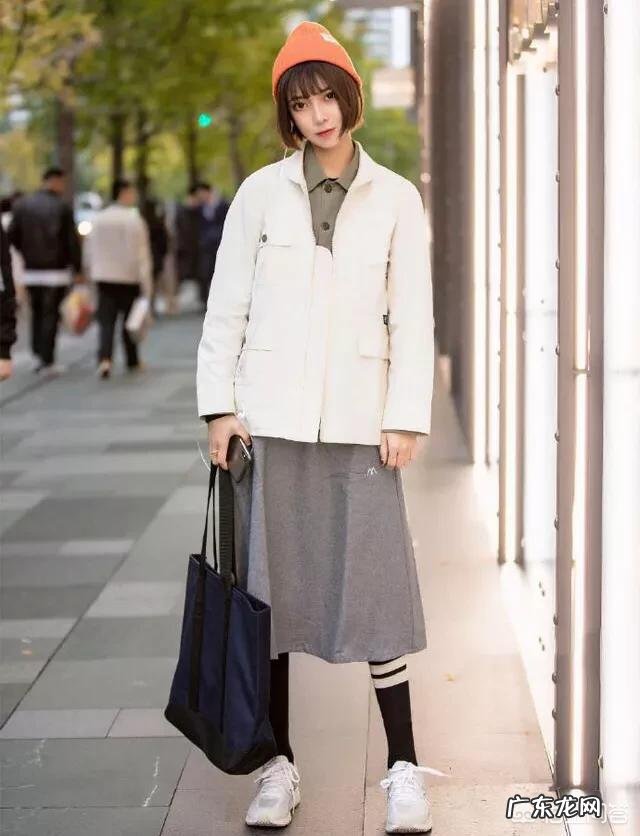 小白鞋是配过膝袜好看,还是配连裤袜好看?还有什么别的选择吗?