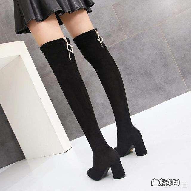 小白鞋是配过膝袜好看,还是配连裤袜好看?还有什么别的选择吗?