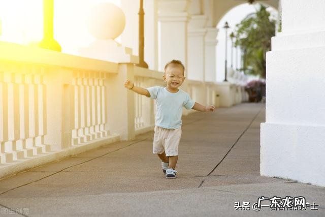 如何判断宝宝奶量是否合适? 如何看懂宝宝的奶量