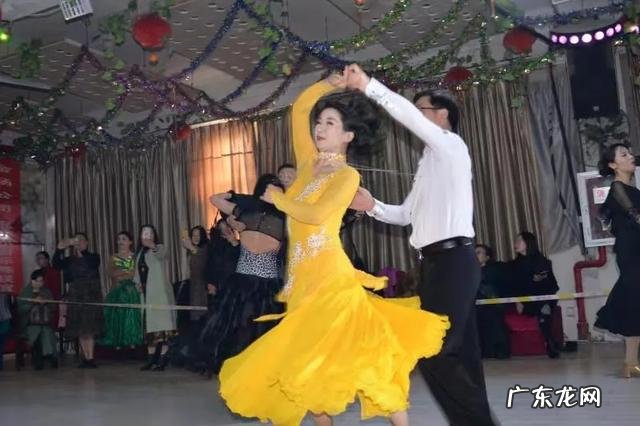 女性怎么锻炼使皮肤长期保持高弹性,肌肉不松垮?