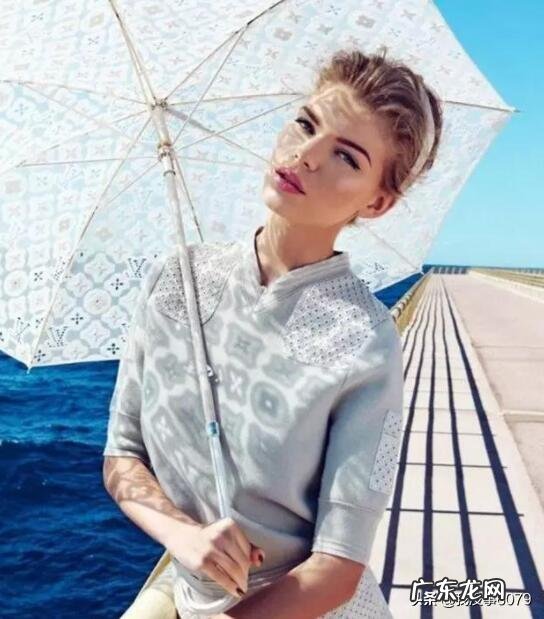 脸很油，毛孔里还有好多像小虫一样的东西，这是怎么了？ 脸油毛孔大用什么护肤品比较好