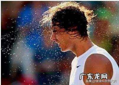锻炼后大汗淋漓，喝热水还是冰水？ 大汗淋漓喝冰水