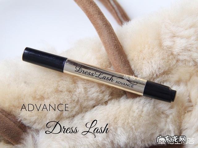 为什么一到冬天腿上就开始脱皮,连裤子上都是白屑