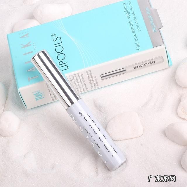 为什么一到冬天腿上就开始脱皮,连裤子上都是白屑