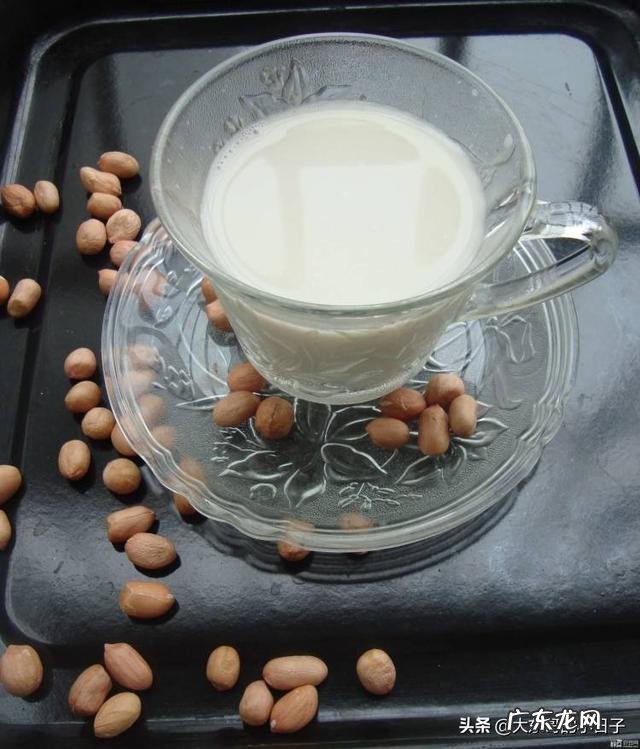 早餐喝花生豆浆,会比豆浆更有营养吗?