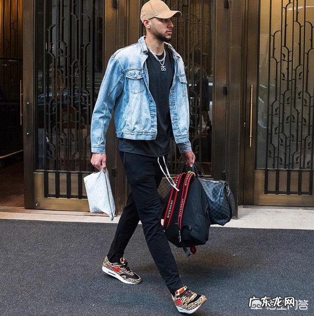 按照审美标准科比是10分,西蒙斯能有几分