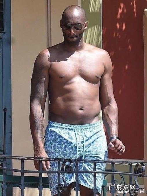 按照审美标准科比是10分,西蒙斯能有几分